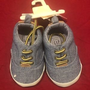 6-12 months Baby GAP Denim shoes NWT 6-12 months